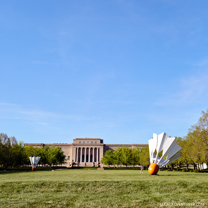 World's Largest Shuttlecock on the lawn of the Nelson Atkins Museum of Art Kansas City Missouri // localadventurer.com