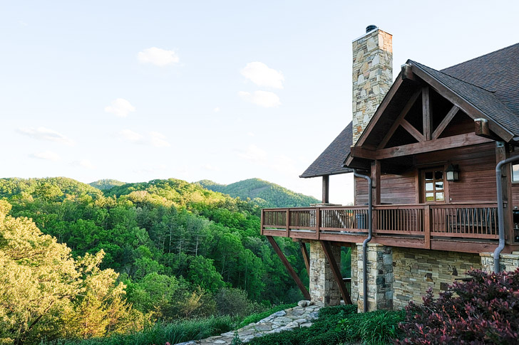 Bear Creek Cabin + Best Places to Stay in Asheville NC - Hotels in Downtown Asheville + Asheville North Carolina Hotels // localadventurer.com