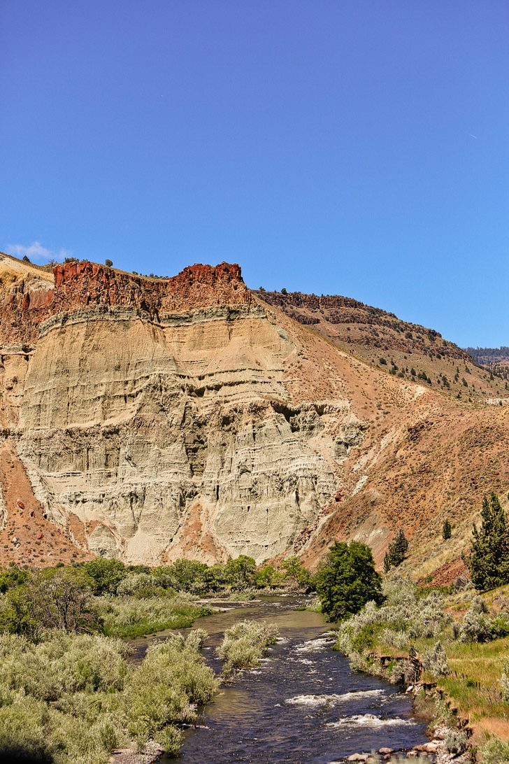 Your Guide to John Day Fossil Beds Sheep Rock Unit, Eastern Oregon // localadventurer.com