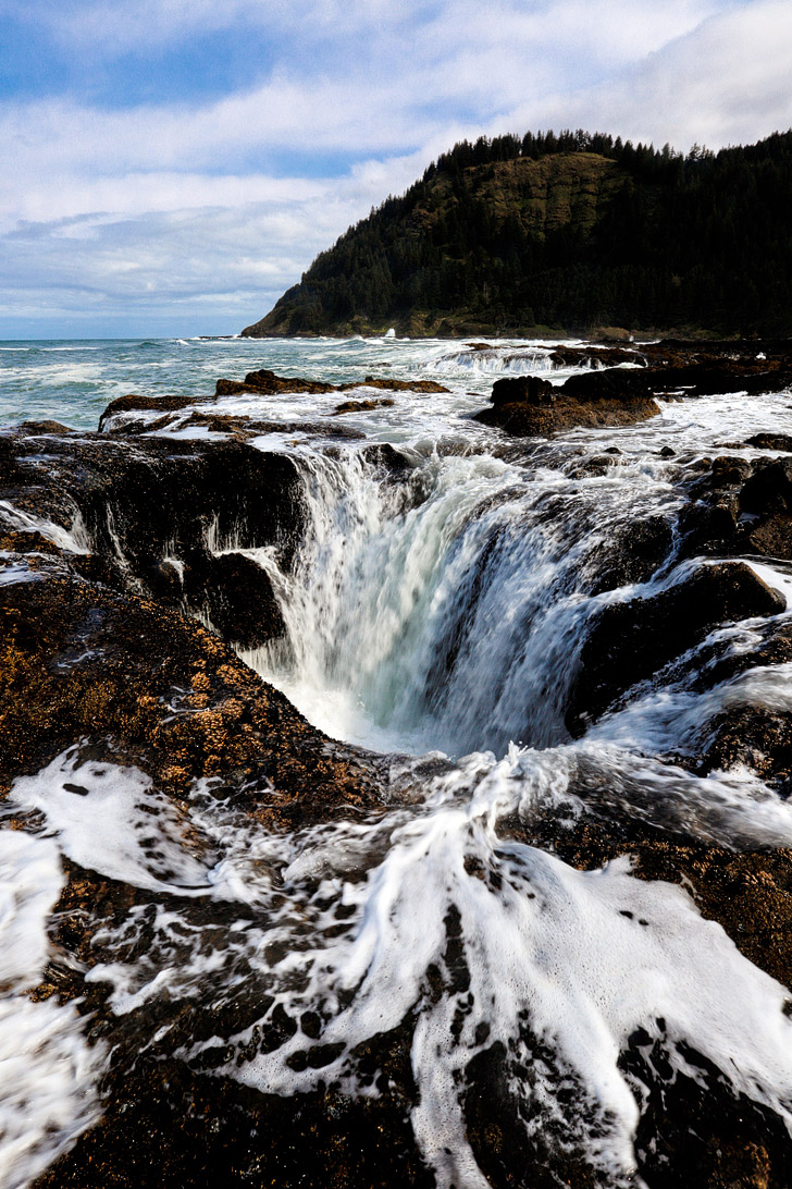 Thor's Well Cape Perpetua Scenic Area on the Oregon Coast + How to Get There and When to Visit // localadventurer.com