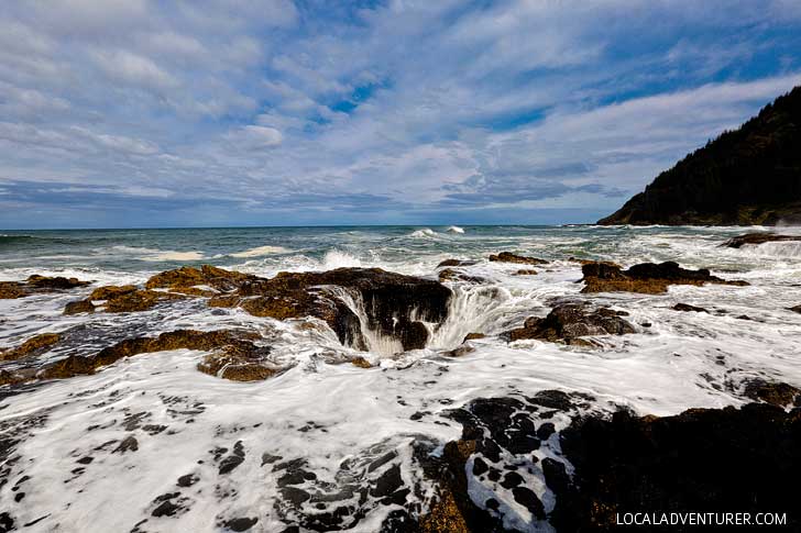 Thor's Well Oregon Coast + How to Get There and When to Visit Cape Perpetua Scenic Area // localadventurer.com
