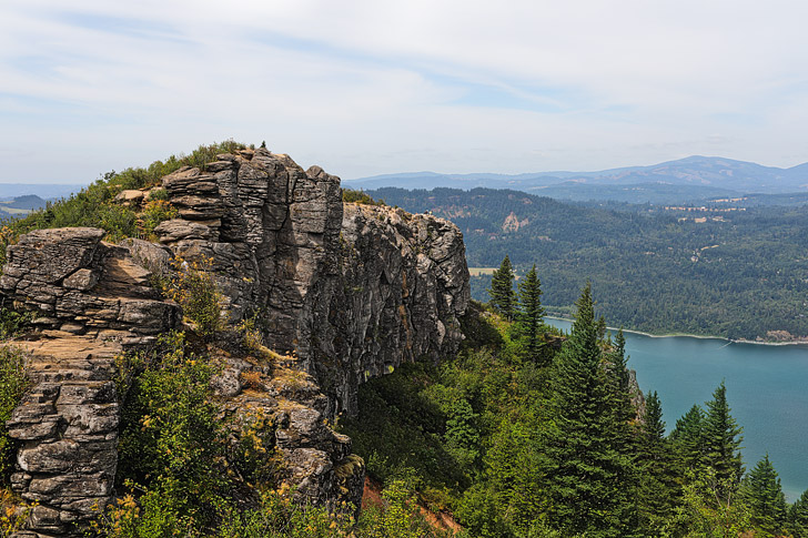 Angel's Rest Oregon, Columbia River Gorge Hikes // localadventurer.com