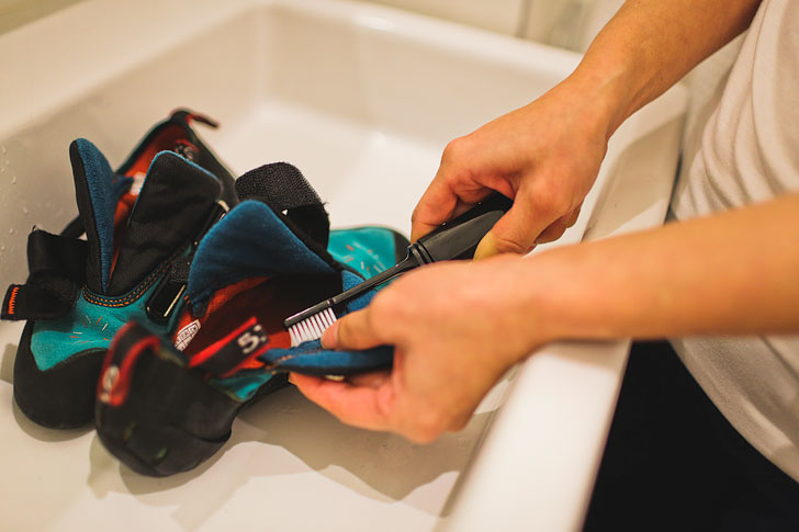 How to Clean Your Rock Climbing Shoes + 15 Clever Rock Climbing Tips and Hacks You Need to Try #rockclimbing #climbing #bouldering // Local Adventurer