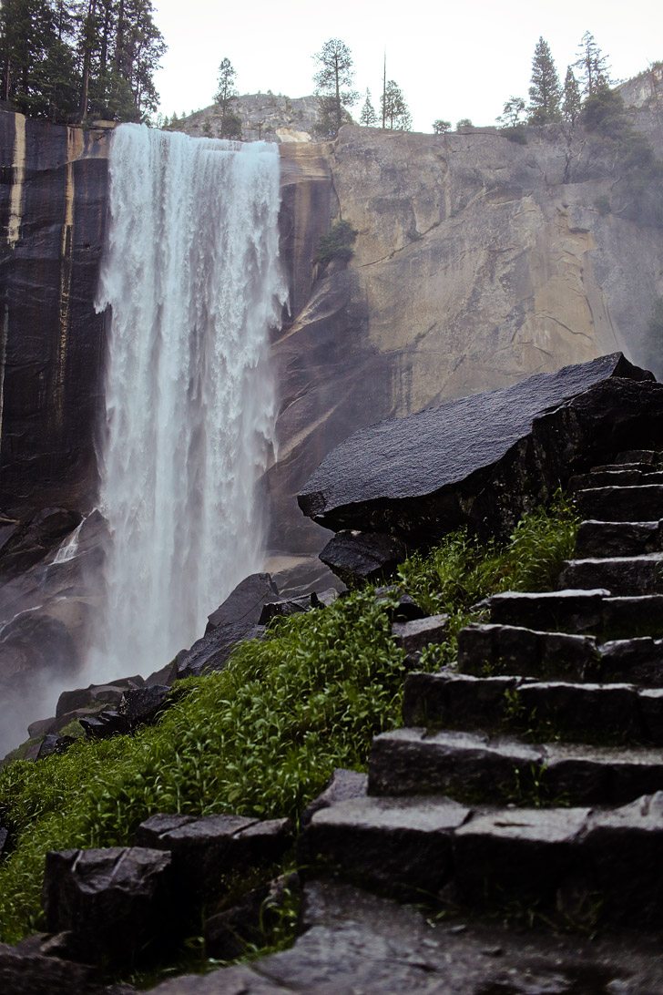 Vernal Falls Hike Yosemite National Park // localadventurer.com