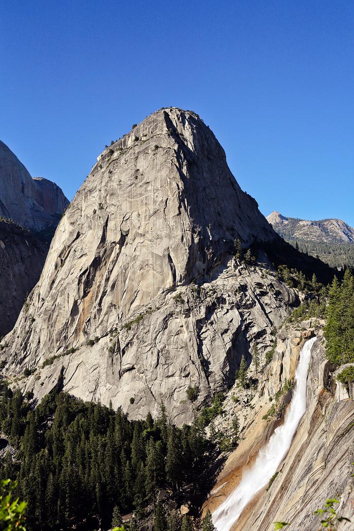 Yosemite Nevada Fall Hike // localadventurer.com