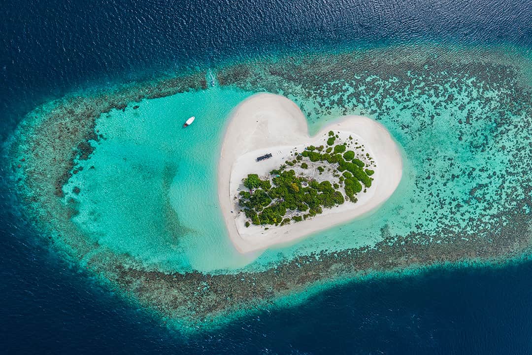 heart shaped island maldives