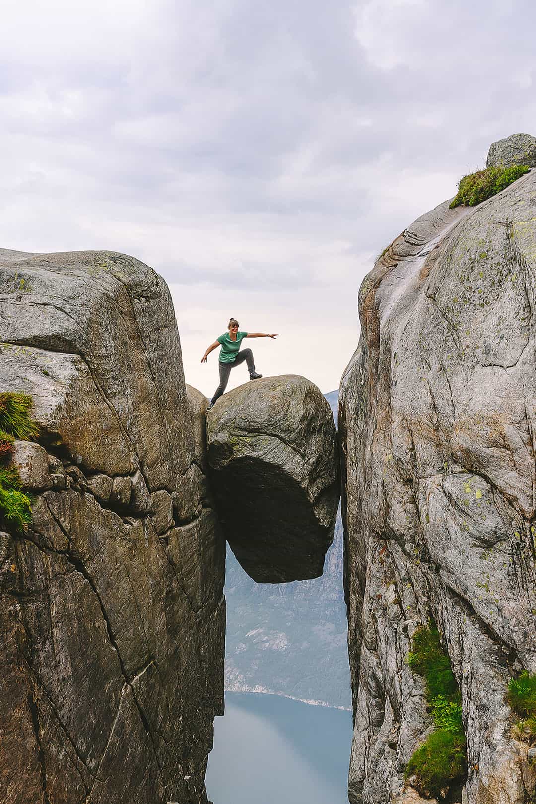 11 of the world's most dangerous hiking trails