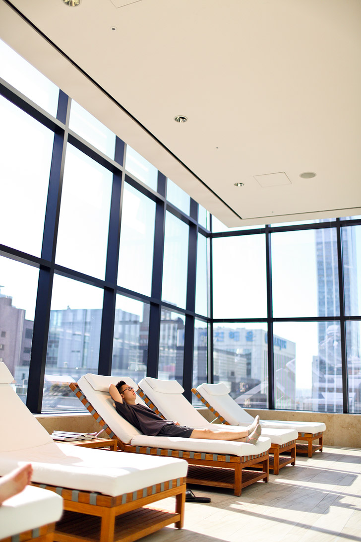 Indoor Pool at the Conrad Seoul - the perfect place to stay in Seoul Korea // localadventurer.com