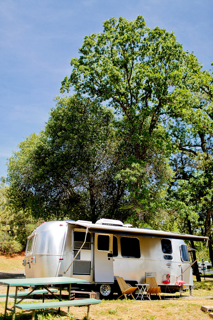 Yosemite Pines RV Resort & Family Lodging near the West Entrance of Yosemite National Park - Where to Stay near Yosemite National Park // localadventurer.com