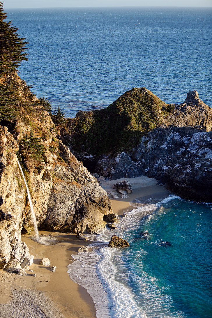 McWay Falls - an 80 ft waterfall in Julia Pfeiffer Burns State Park in Big Sur California // localadventurer.com