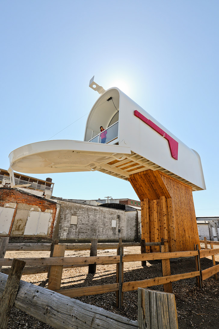 World's Largest Mailbox in Casey Illinois #BigThingsInASmallTown // localadventurer.com