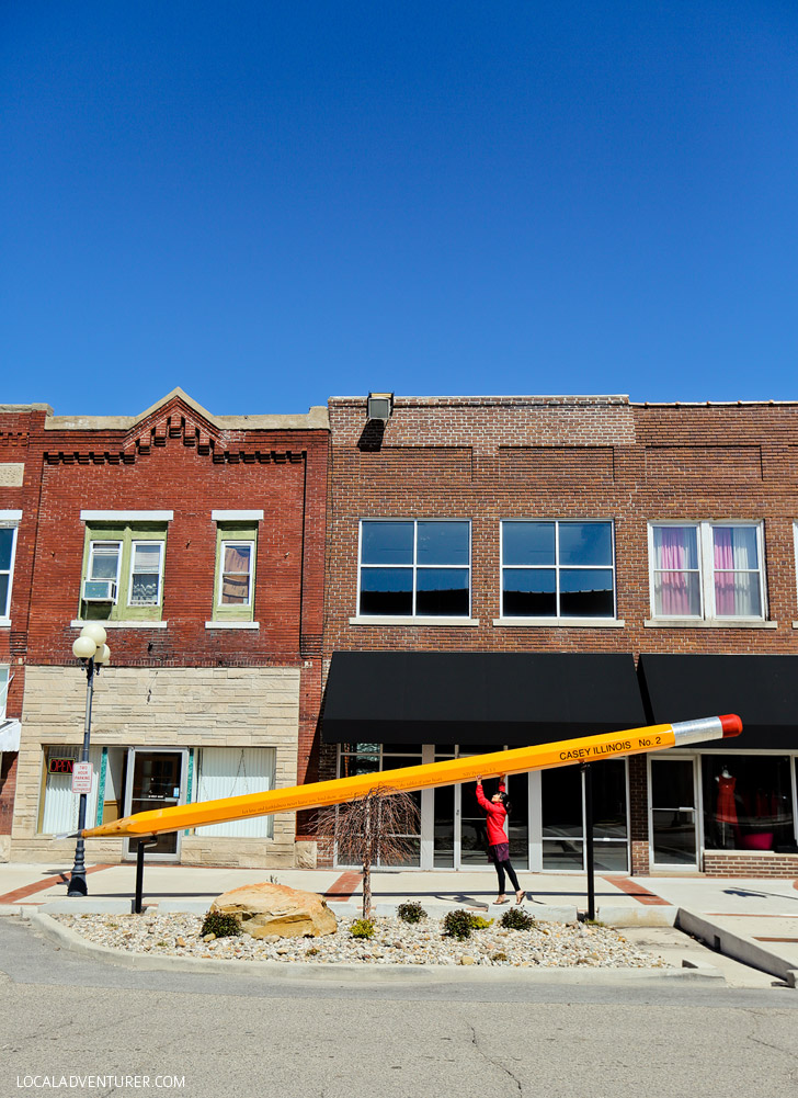 World's Largest Pencil in Casey Illinois #BigThingsInASmallTown // localadventurer.com