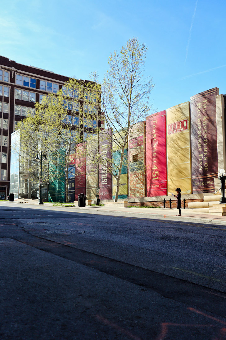 Giant Books Line the Kansas City Public Library // localadventurer.com