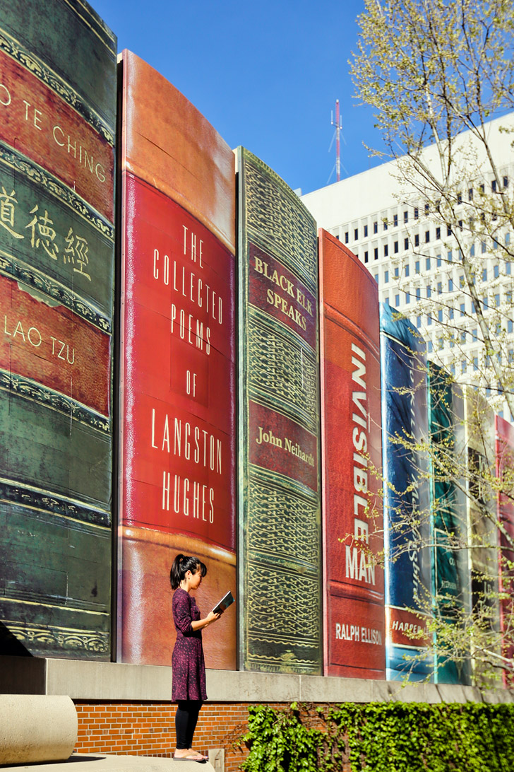 Giant Books Line the Kansas City Public Library // localadventurer.com