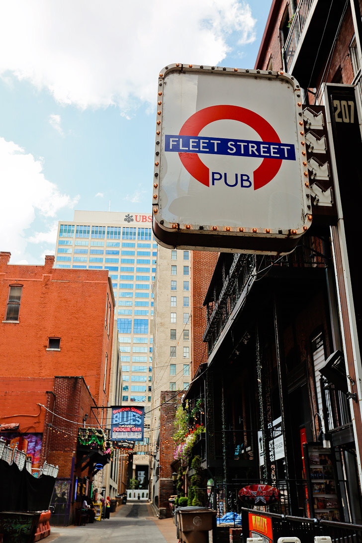 Printers Alley Nashville TN - once Once the heart of the printing and publishing industry in Nashville // localadventurer.com