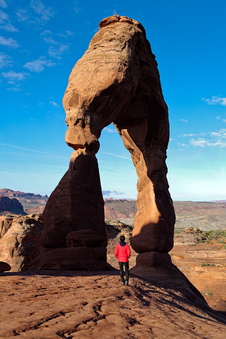 Arches National Park Delicate Arch Hike at Sunrise - best way to avoid the crowds at the most famous arch in the world // localadventurer.com