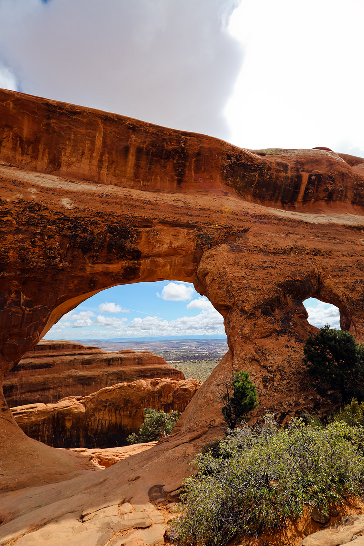 Partition Arch ( + Devils Garden Hike Guide in Arches National Park ) // localadventurer.com