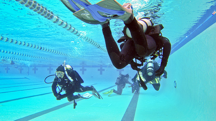 Easy Guide to Getting Dive Certified // localadventurer.com