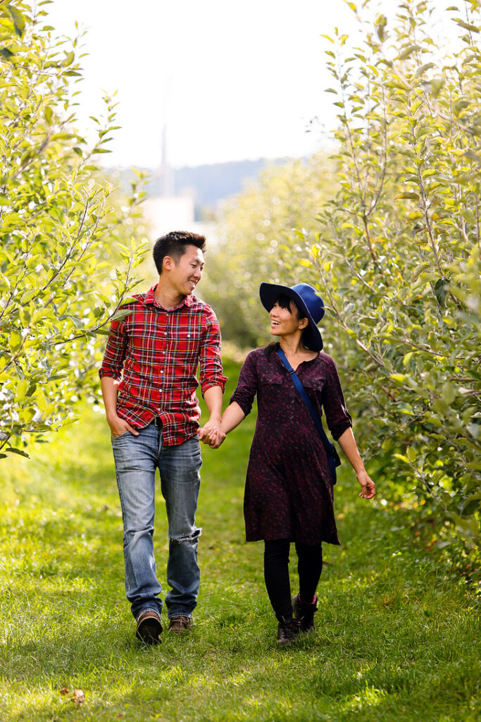 Apple Picking in the Fruit Loop Mt Hood Oregon // localadventurer.com