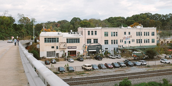 Burger night at The Bull & Beggar (101 Things to Do in Asheville NC) // localadventurer.com