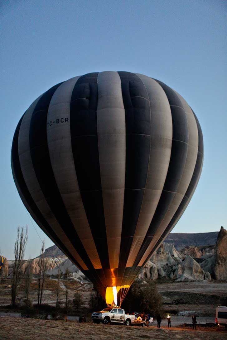 Riding Hot Air Balloons in Cappadocia, Turkey with Royal Balloon // localadventurer.com