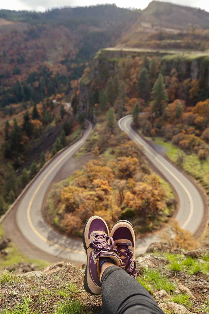 Rowena Crest Viewpoint - an hour and a half east of Portland, Oregon // localadventurer.com