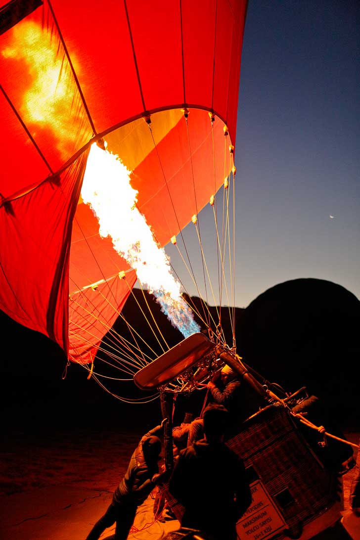 Riding Hot Air Balloons in Cappadocia, Turkey with Royal Balloon // localadventurer.com