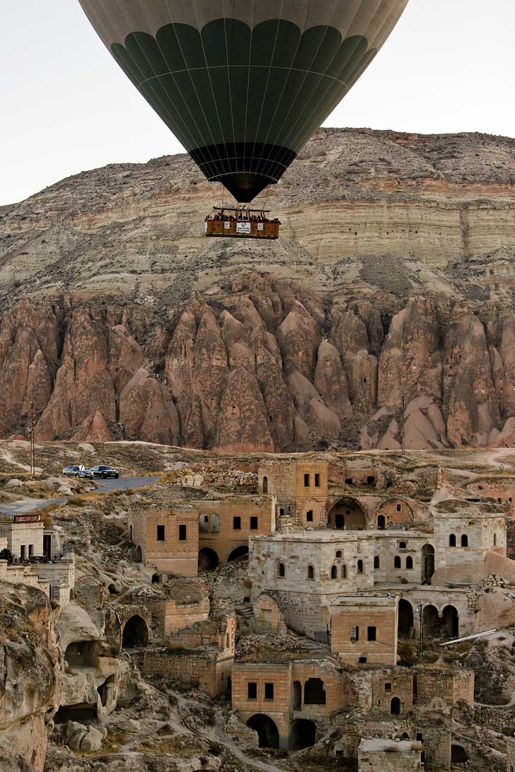 Cappadocia Hot Air Balloons look so magical - an must if you visit Turkey // localadventurer.com