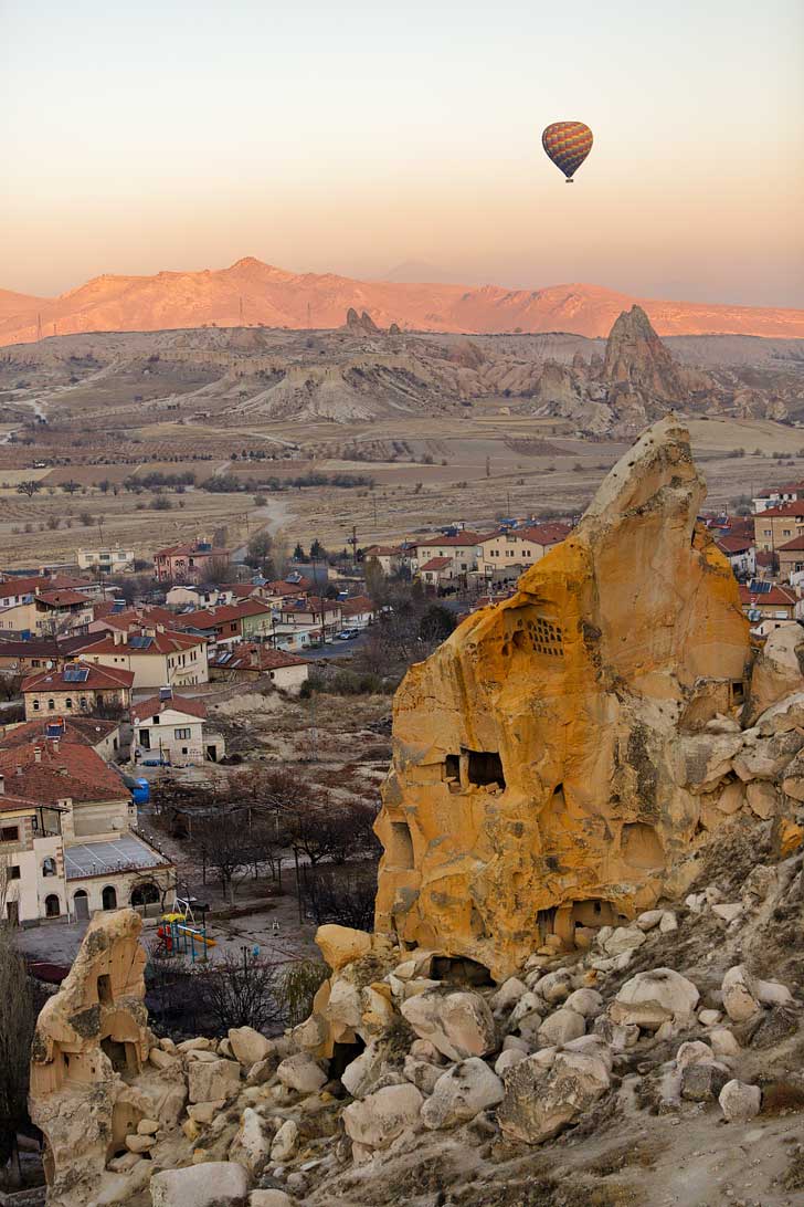 Hot Air Balloons in Cappadocia Turkey - a truly magical experience and worth putting on your bucket list! // localadventurer.com