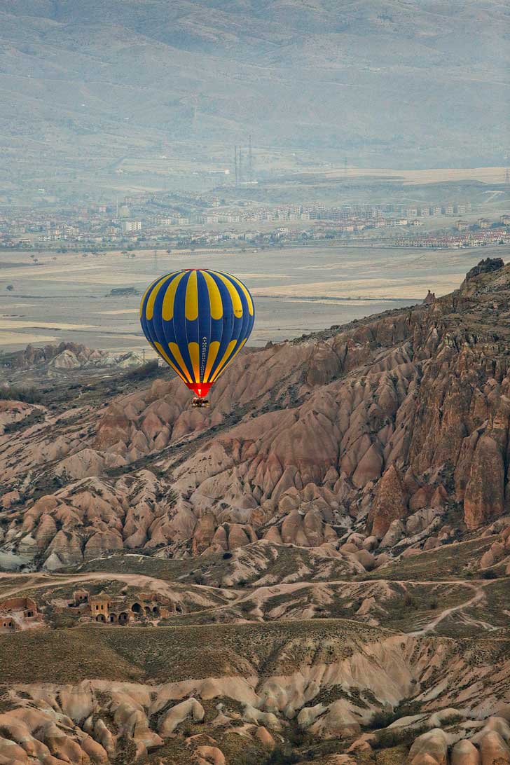 Magical Experience Riding Cappadocia Hot Air Balloons in Turkey // localadventurer.com