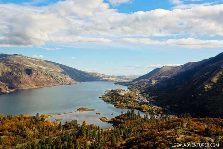 Rowena Crest Hike, an easy hike in Oregon with incredible views // localadventurer.com