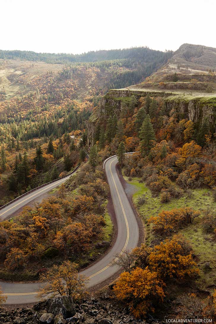 Rowena Crest Viewpoint is one of the best views in Oregon // localadventurer.com