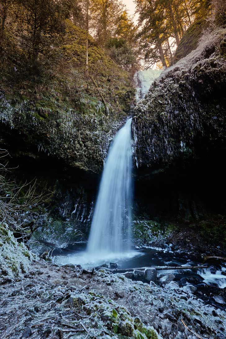 Latourell Falls is the first waterfall you’ll come across as you enter the Columbia Gorge from Portland. It's an easy waterfall hike and only 30 minutes away from the city. // localadventurer.com