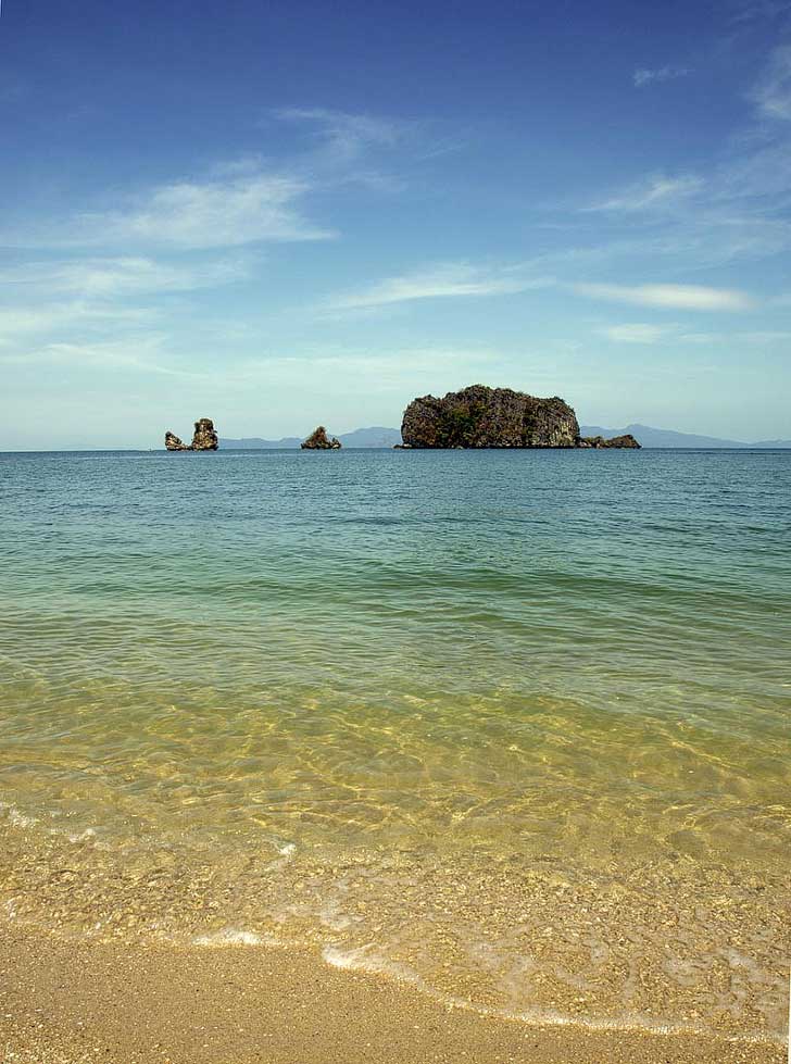 Though Cenang Beach is more popular, Tanjung Rhu Beach is the place to go for picturesque views, white sand, and pristine waters. It's a hidden gem (for now). // localadventurer.com