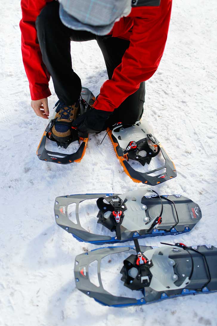 Snowshoeing Trillium Lake - Trillium Lake is a great spot for beginners. You get an amazing view of Mt Hood on clear days. Check out our guide for everything you need to know. // localadventurer.com