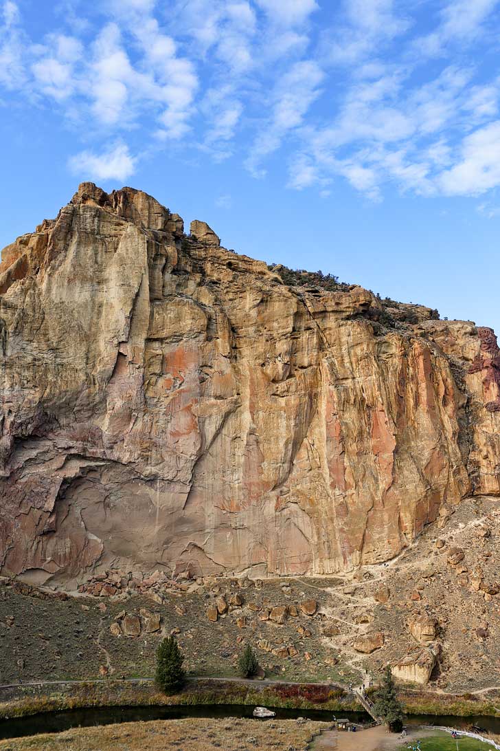 Misery Ridge Trail Smith Rock State Park Oregon - iconic hike in the park offers scenic views of Crooked River and Monkey Face. Check out detailed info on the hike here // localadventurer.com