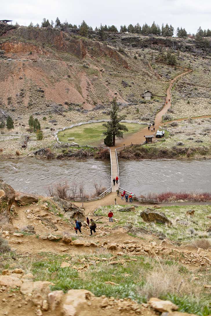 Misery Ridge Trail Smith Rock State Park Oregon - iconic hike in the park offers scenic views of Crooked River and Monkey Face. Check out detailed info on the hike here // localadventurer.com