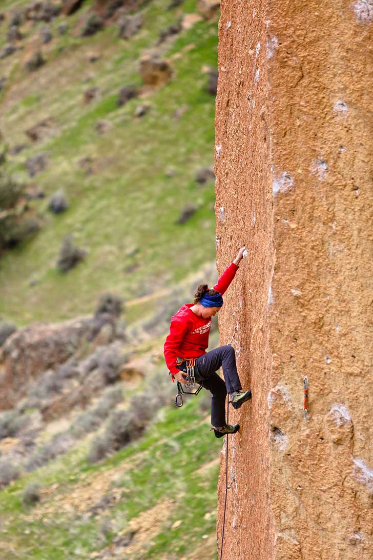 Smith Rock Rock Climbing - Smith is one of the most popular climbing destinations in Oregon and the US. It has around 2000 climbing routes, but also plenty of activities even if you don’t climb // localadventurer.com