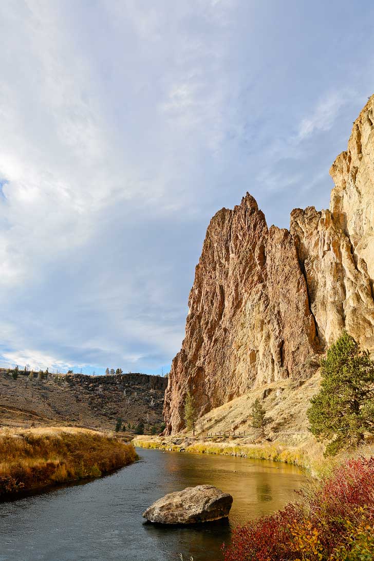 Smith Rock Oregon - birthplace of sport climbing in the US, but also offers great hikes with scenic views. See the ultimate guide to the park here // localadventurer.com