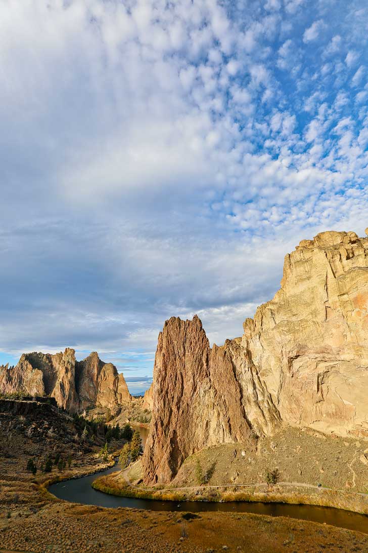 Smith Rock State Park is one of Oregon’s Seven Wonders. It’s a premier sport climbing destination and has some of the best hikes in Oregon with stunning views. Find out everything you need to know about the park here // localadventurer.com