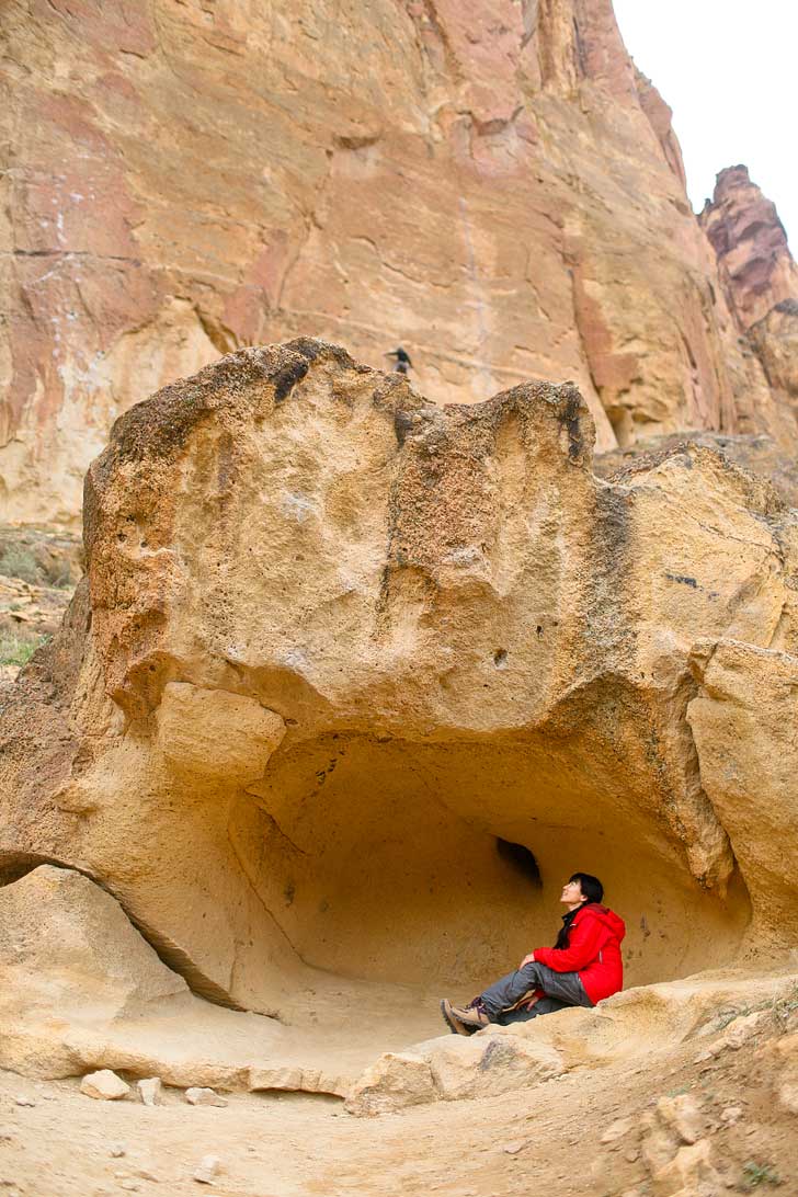 Misery Ridge Hike Smith Rock State Park Oregon - iconic hike in the park offers scenic views of Crooked River and Monkey Face. Check out detailed info on the hike here // localadventurer.com