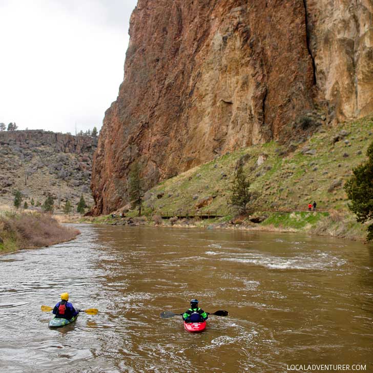 Kayaking the Crooked River Smith Rock State Park - one of Oregon’s Seven Wonders. It’s a premier sport climbing destination and has some of the best hikes in Oregon with stunning views. Find out everything you need to know about the park here // localadventurer.com