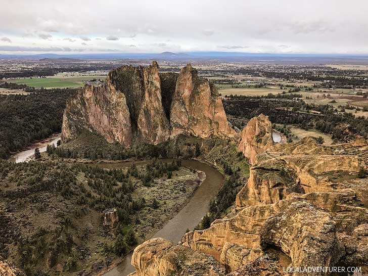 Misery Ridge Trail Loop Smith Rock Oregon - iconic hike in Smith Rock State Park offers scenic views of Crooked River and Monkey Face. Check out detailed info on the hike here // localadventurer.com