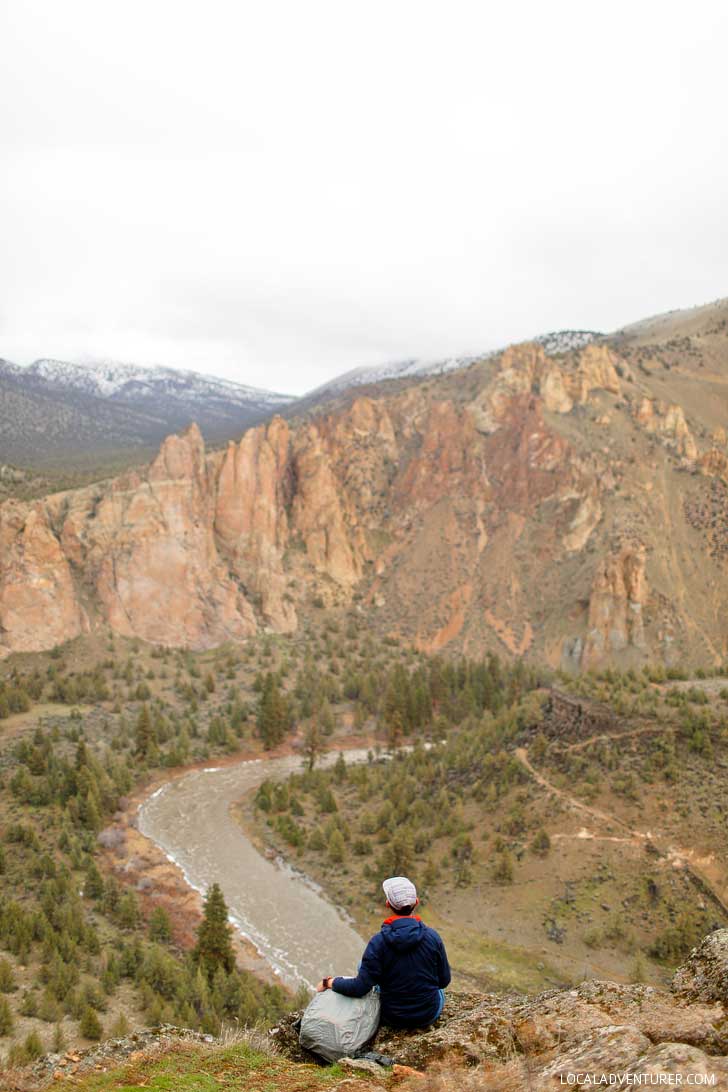 Misery Ridge Trail Smith Rock Hike - iconic hike in the park offers scenic views of Crooked River and Monkey Face. Check out detailed info on the hike here // localadventurer.com