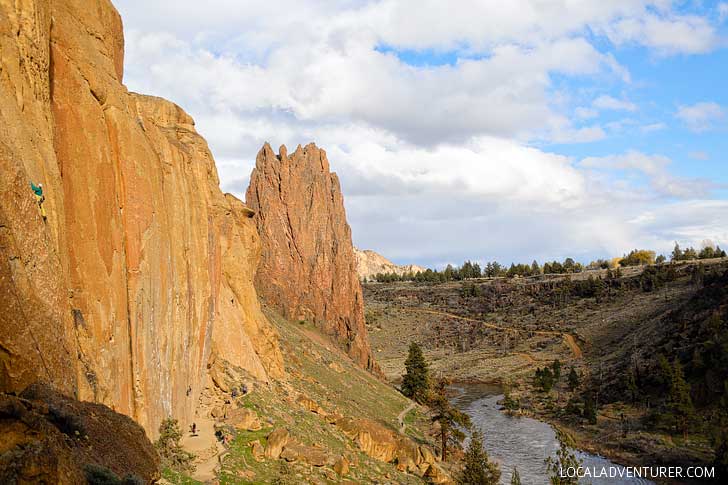 Smith Rock Rock Climbing - Smith is one of the most popular climbing destinations in Oregon and the US. It has around 2000 climbing routes, but also plenty of activities even if you don’t climb // localadventurer.com