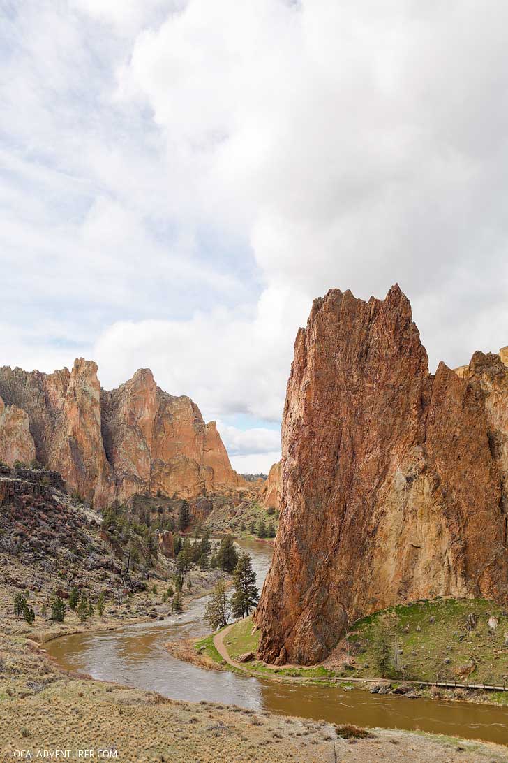 Smith Rock State Park is one of Oregon’s Seven Wonders. It’s a premier sport climbing destination and has some of the best hikes in Oregon with stunning views. Find out everything you need to know about the park here // localadventurer.com