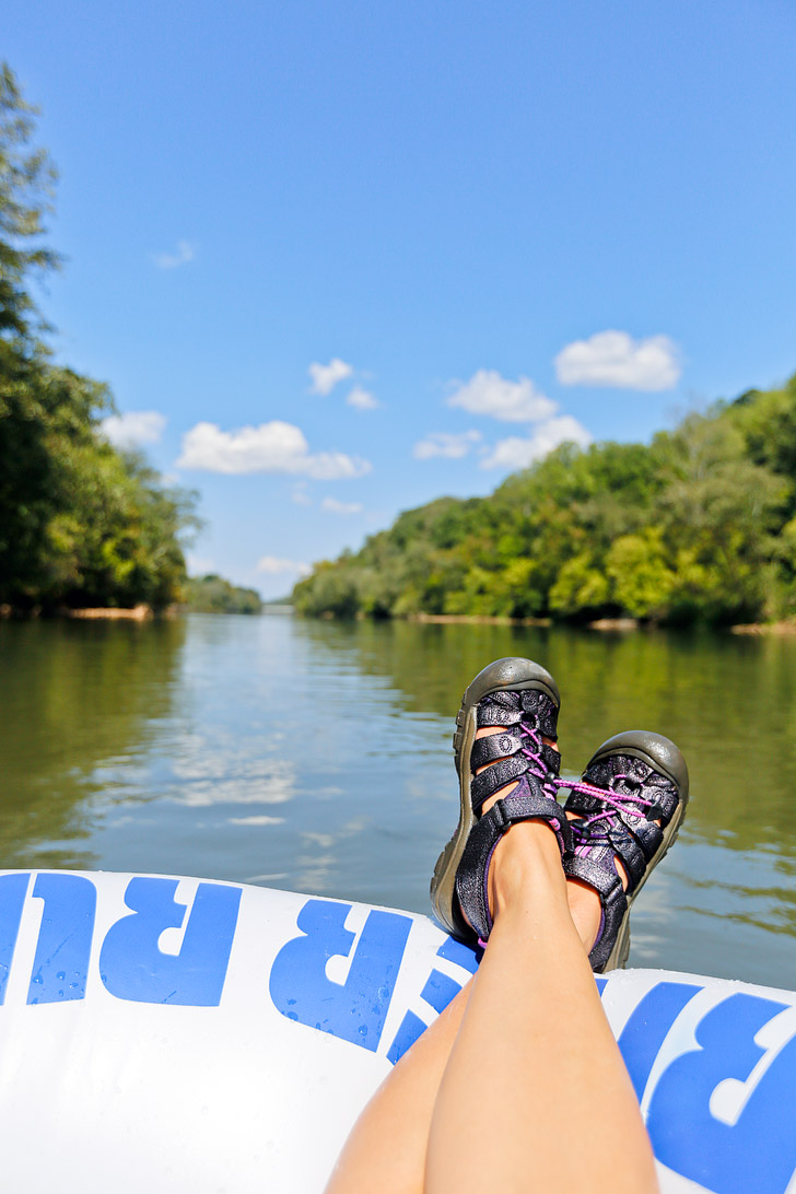 How to Shoot the Hooch - Everything You Need to Know - Float the Chattahoochee River Tubing Marietta GA // localadventurer.com