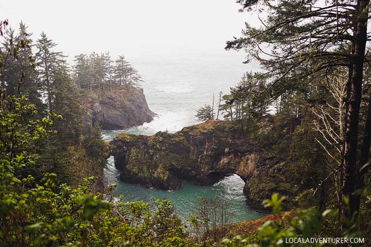 Natural Bridges + Samuel H Boardman State Park Brookings Oregon // localadventurer.com