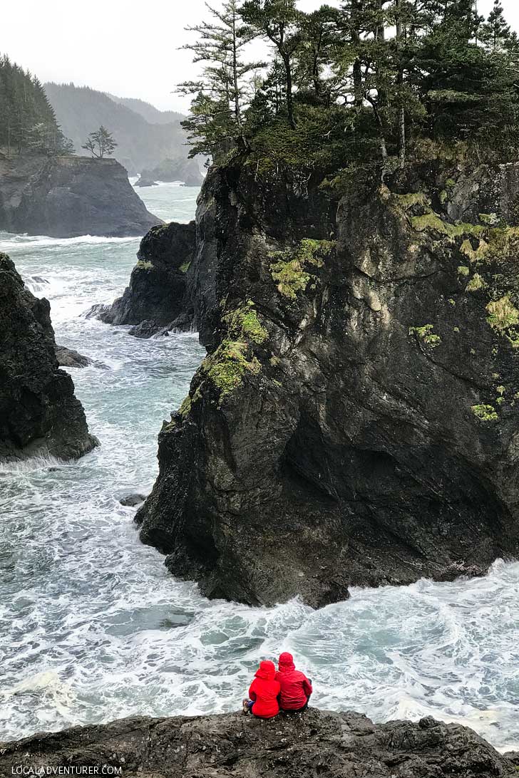 Natural Bridges + Best Things to Do at Samuel H Boardman State Park Brookings Oregon // localadventurer.com