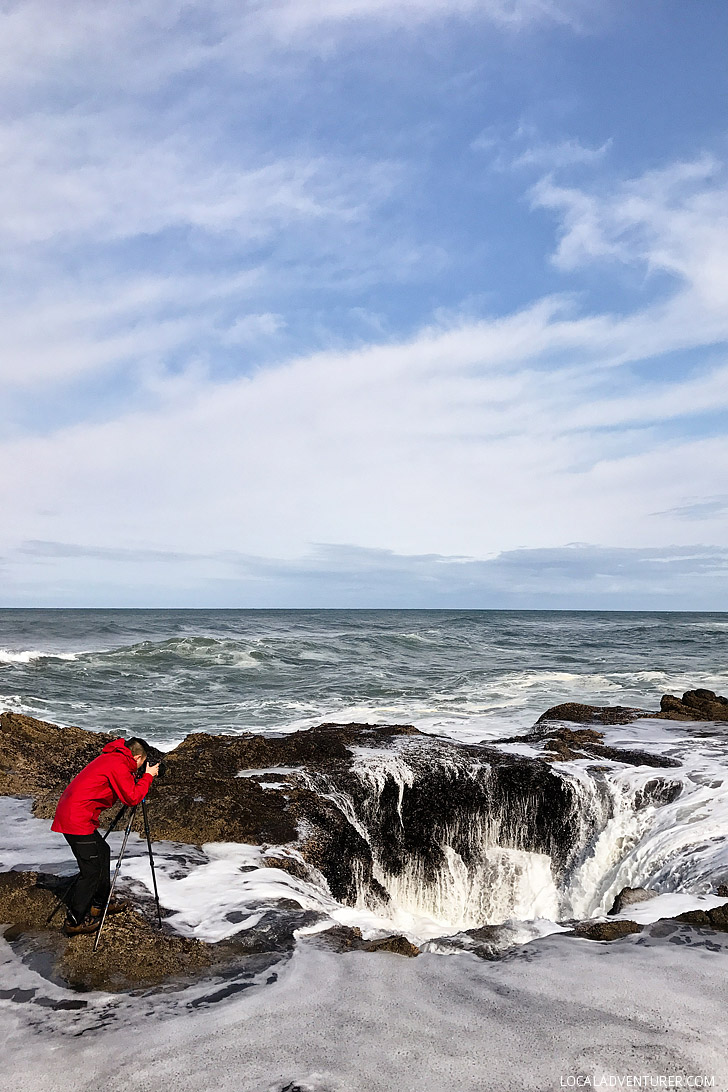 Thor's Well + Essential Tips for Your Visit to Cape Perpetua Scenic Area on the Oregon Coast // localadventurer.com
